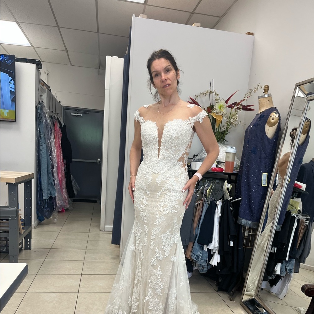 Discontinued Martina Liana Wedding Dress